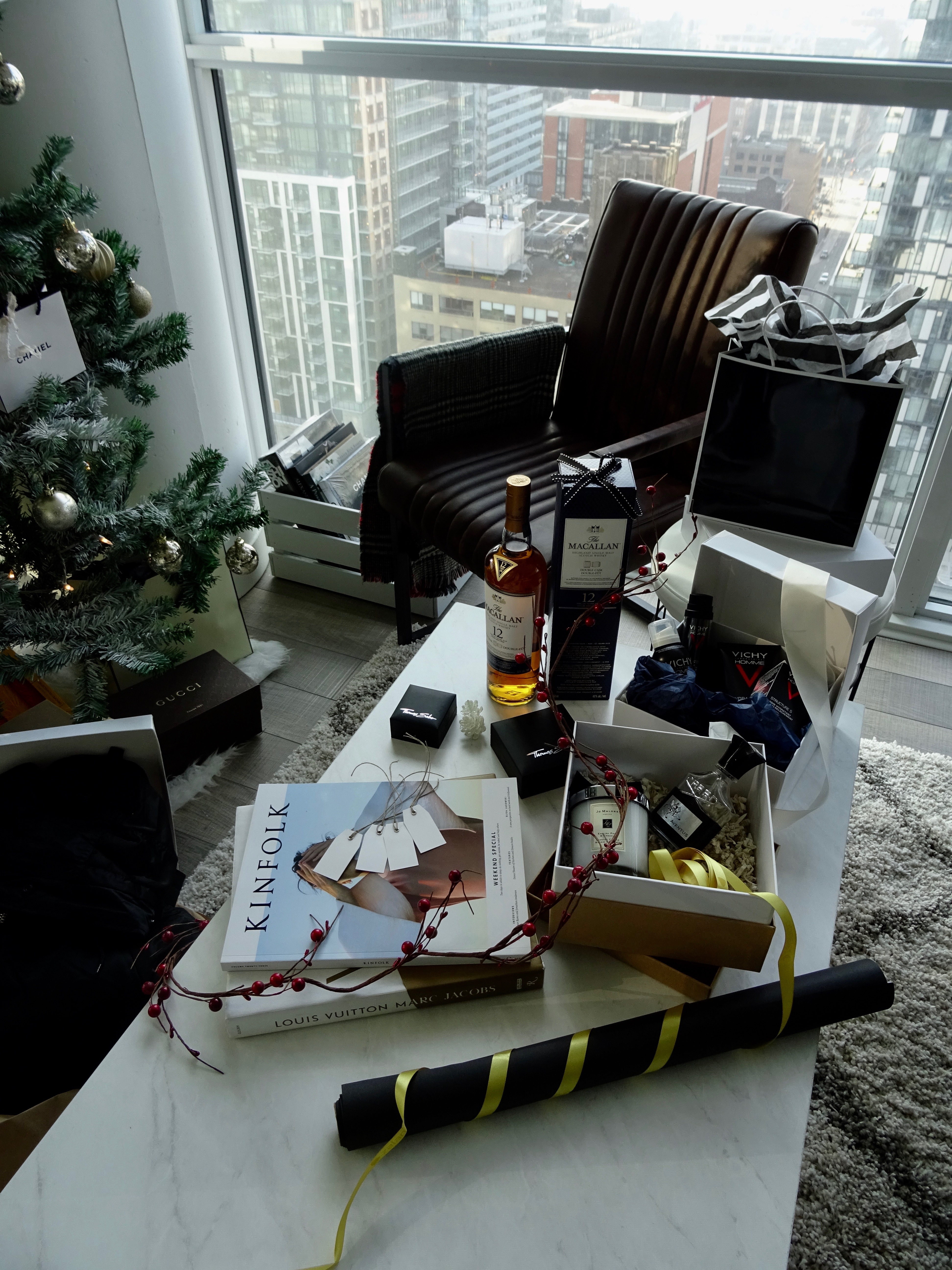 ENDOXIST | Menswear Blogger | Toronto | Christmas Gift Guide Modern Man | Scotch | Watch | Skincare