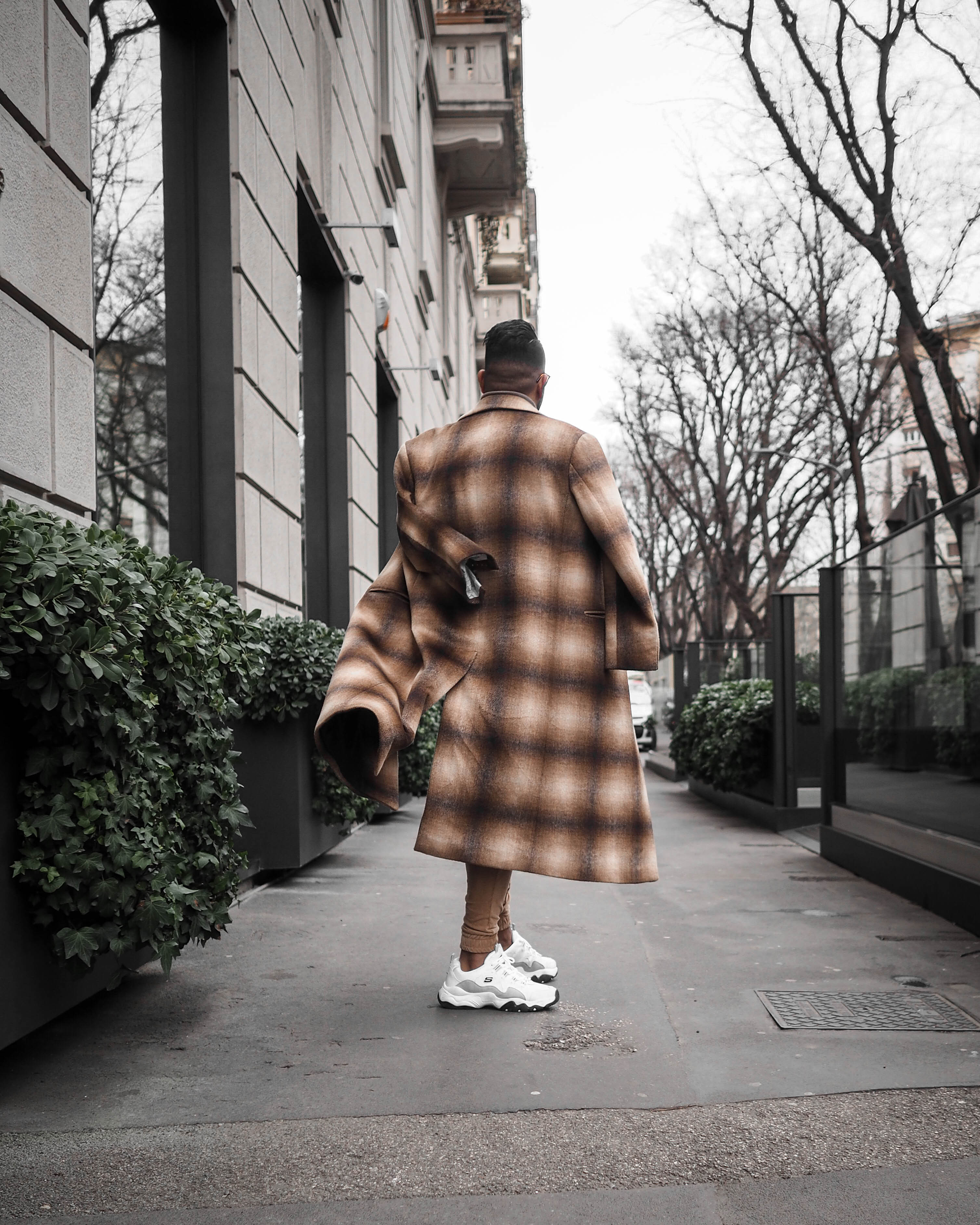 ENDOXIST | Milan Street Style | Mens Fashion | MFW | Another Season of Milan Fashion Week | Brown Coat