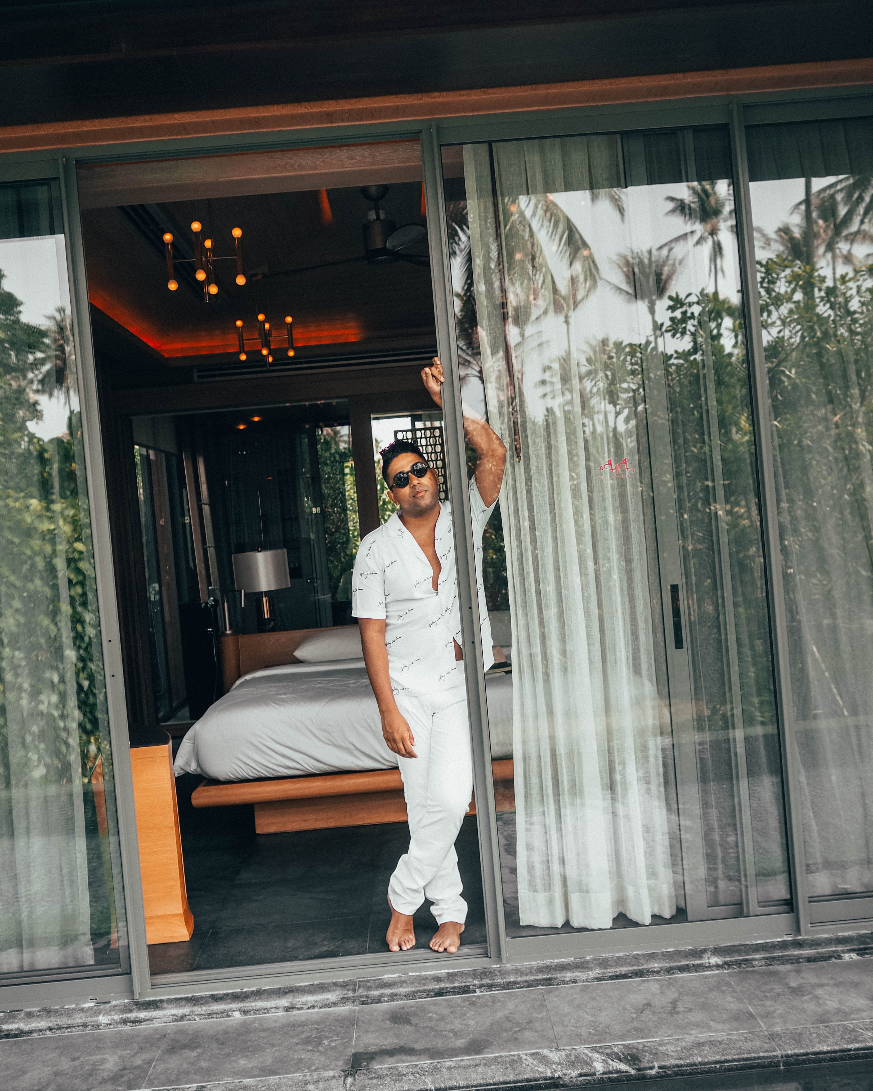 ENDOXIST | Menswear Blogger | Luxury Hotels in Thailand | Baba Beach Club Phuket | Instagram-Comparison World | All-White Menswear