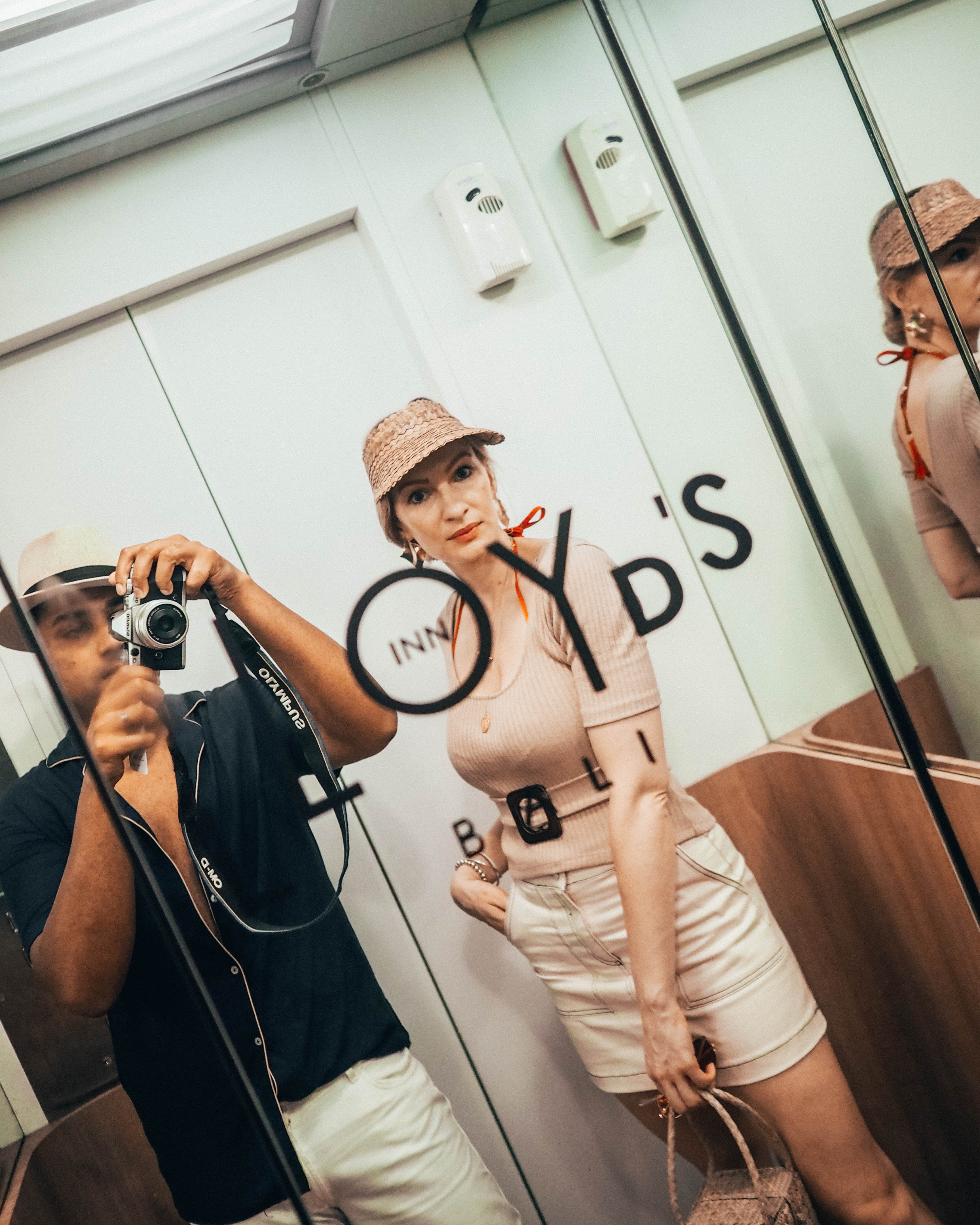 ENDOXIST | Luxury Hotels | Instagram Hotel | Llyod's Inn Bali | Luxury Travels | Bali Hotels | Elevator Selfie